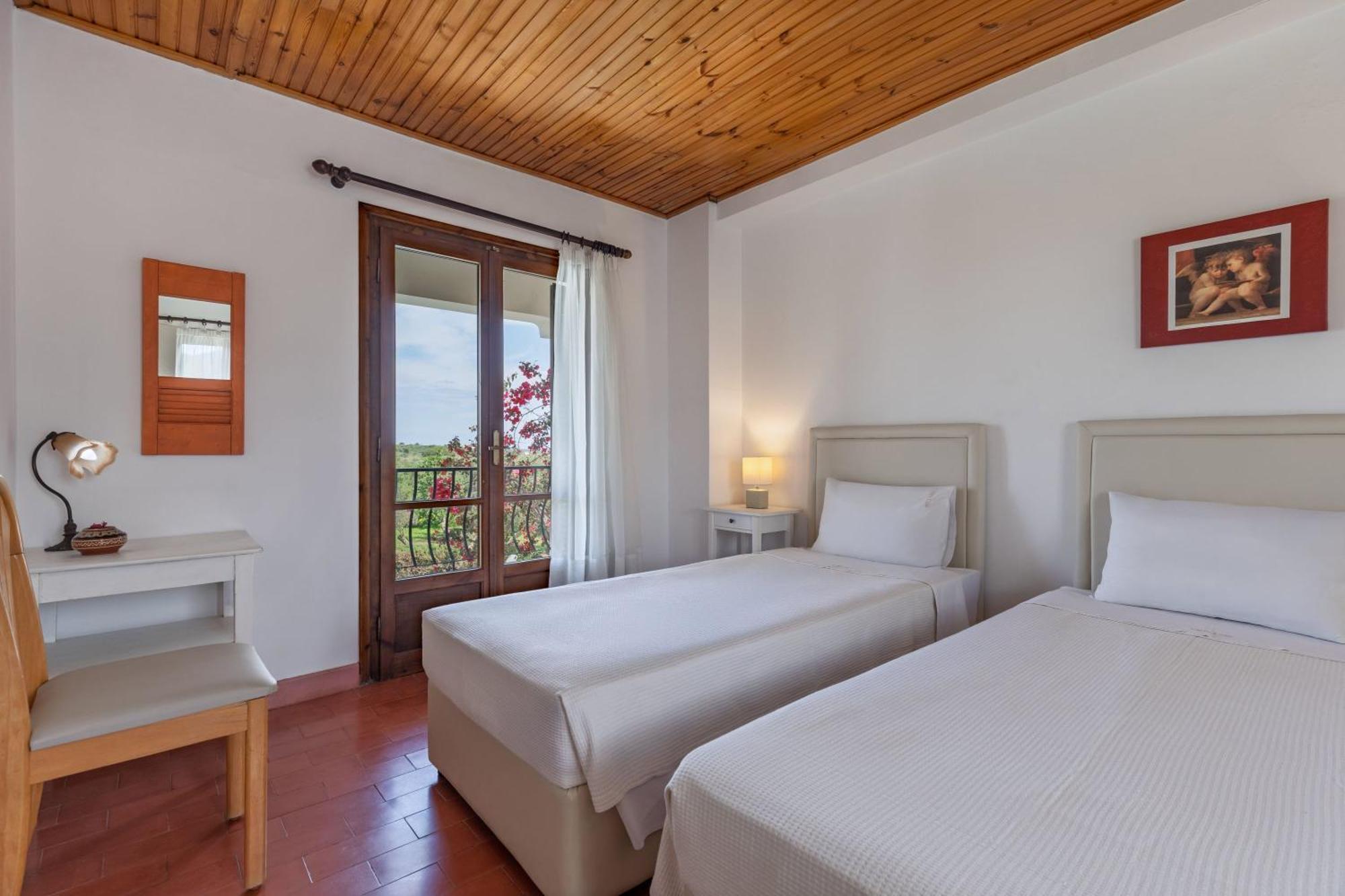 Lola - 3 Bedrooms & Private Pool Villa Lithakia (Zakynthos)