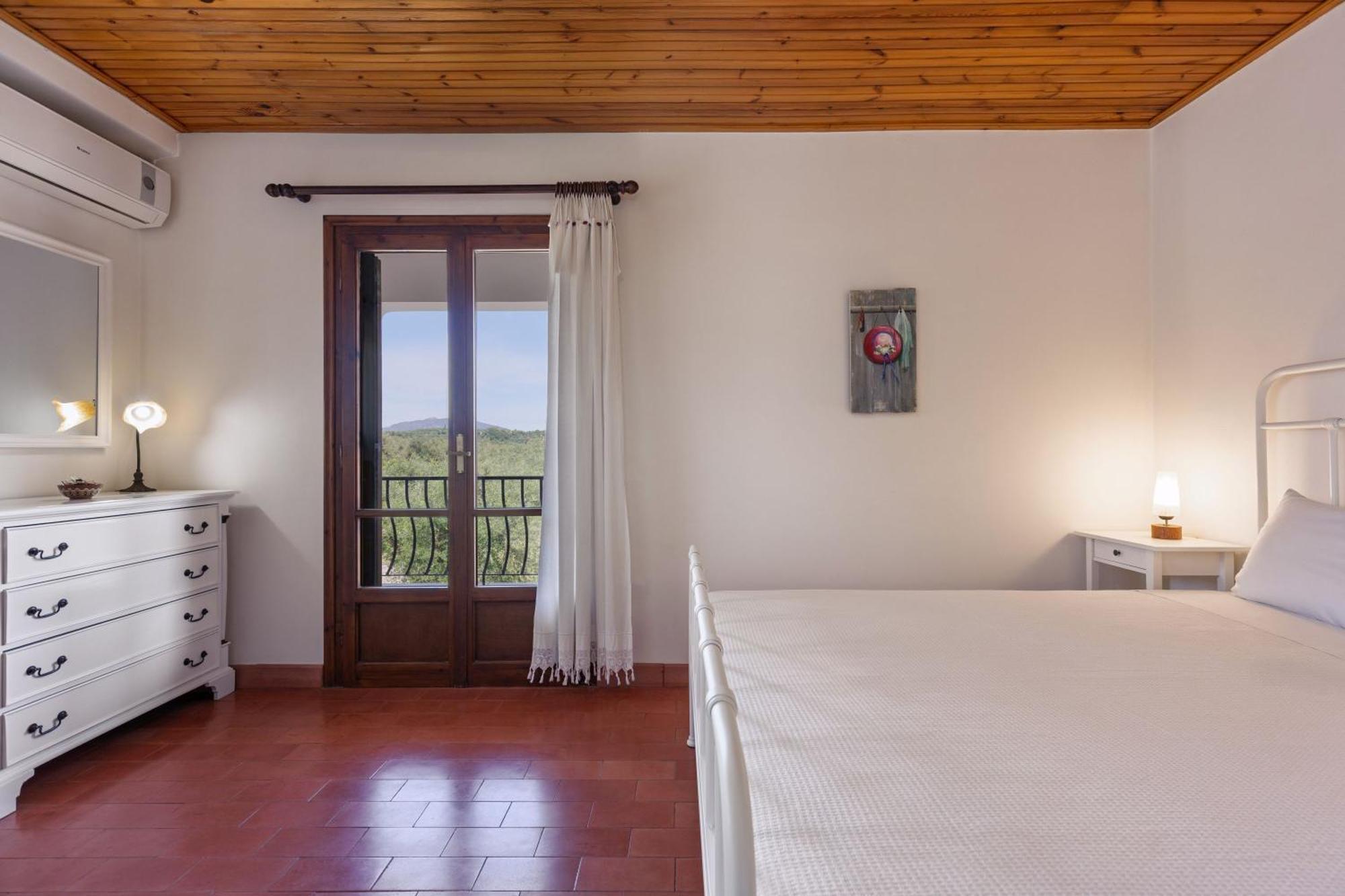Lola - 3 Bedrooms & Private Pool Villa