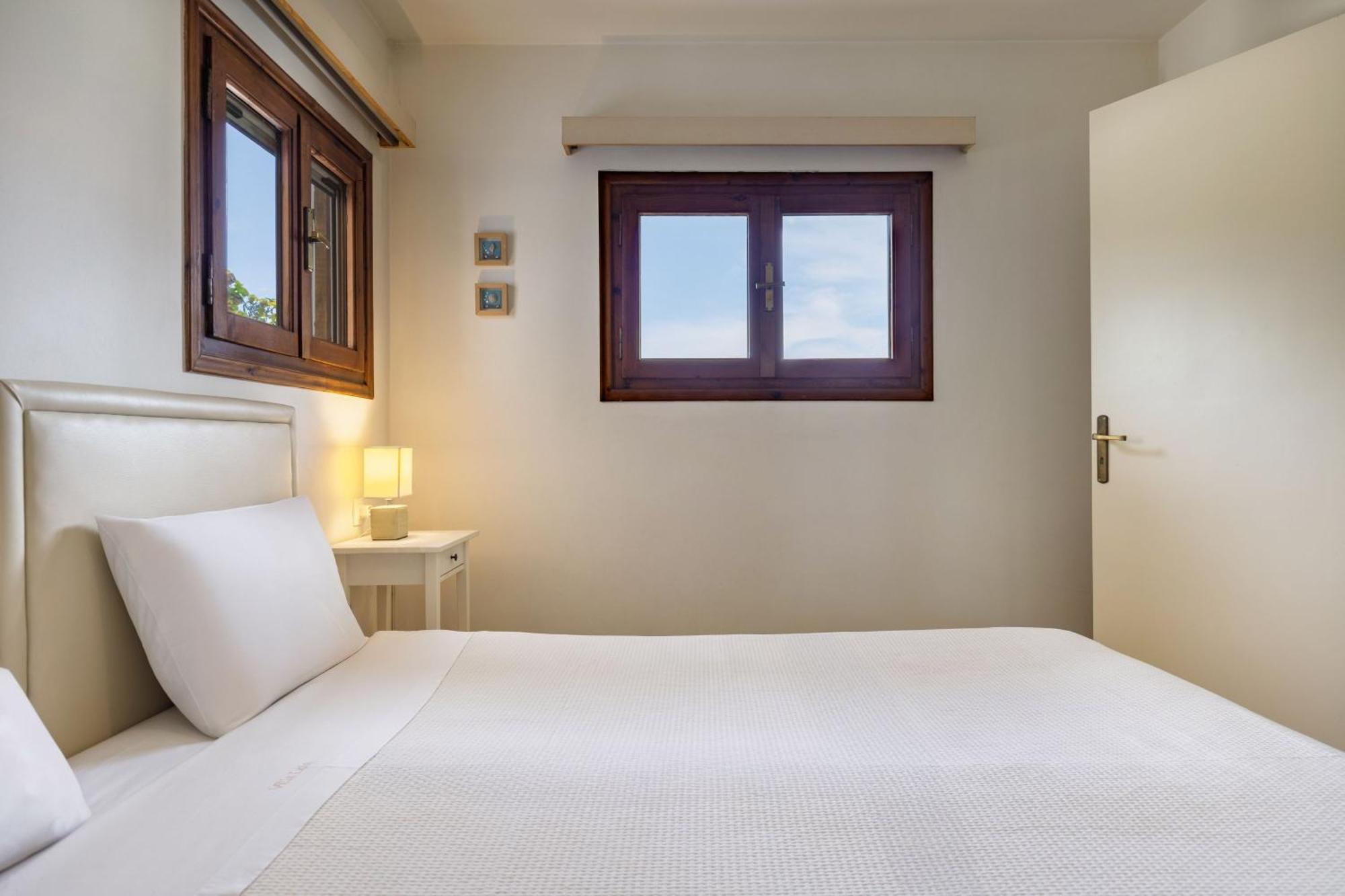 Villa Lola - 3 Bedrooms & Private Pool *